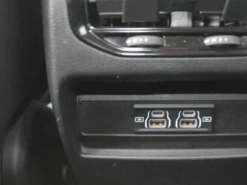 Used 2023 Jeep Grand Cherokee Laredo image 23