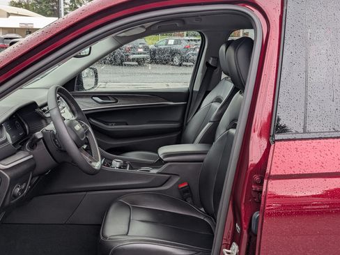 Used 2024 Jeep Grand Cherokee Limited AWD/4WD image 16