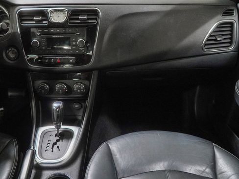 Used 2013 Chrysler 200 Limited image 29