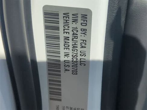 New 2025 Jeep Grand Cherokee Laredo image 37