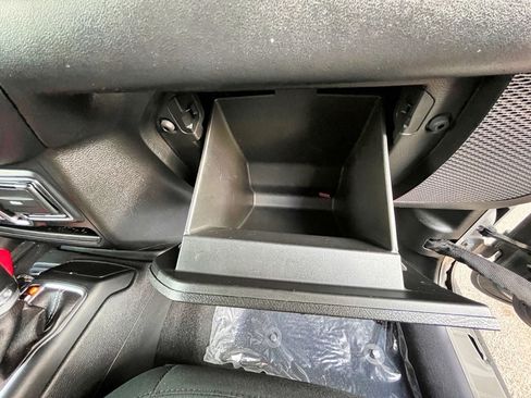 Used 2018 Jeep Wrangler Unlimited Sahara AWD/4WD image 32