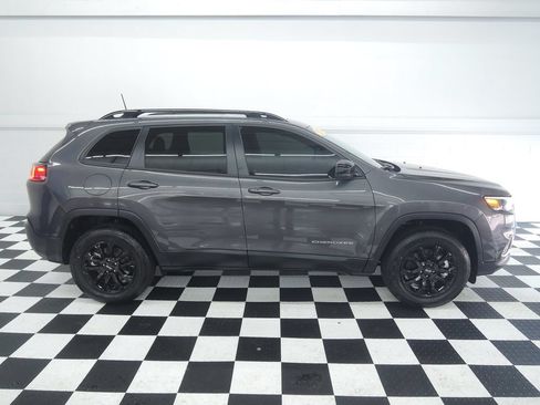 Used 2022 Jeep Cherokee Latitude Lux w/ Sun & Sound Group AWD/4WD image 2