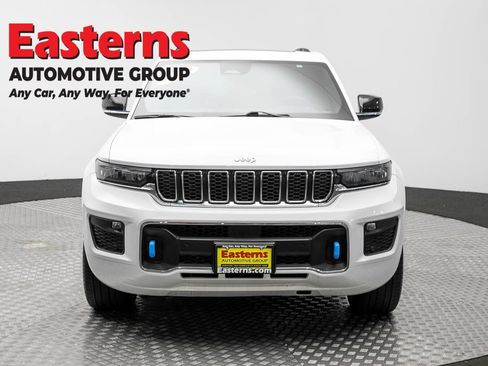 Used 2022 Jeep Grand Cherokee Overland AWD/4WD image 2
