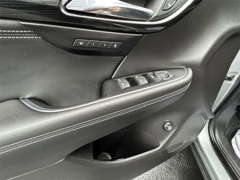Used 2023 Buick Envision Essence image 13