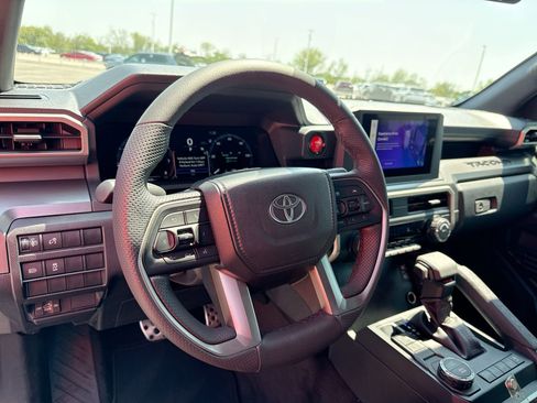 Used 2024 Toyota Tacoma TRD Sport image 11