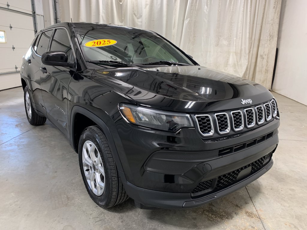 Used 2025 Jeep Compass Sport AWD/4WD image 2