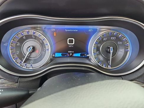 Used 2019 Chrysler 300 Touring w/ Chrome Appearance Package image 25