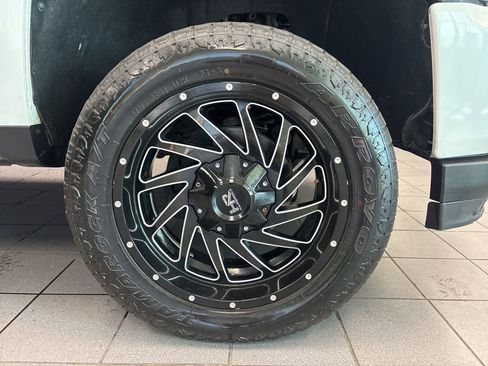 Used 2018 Chevrolet Silverado 1500 High Country image 8