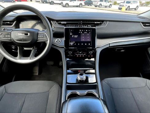 Used 2024 Jeep Grand Cherokee L Laredo image 16