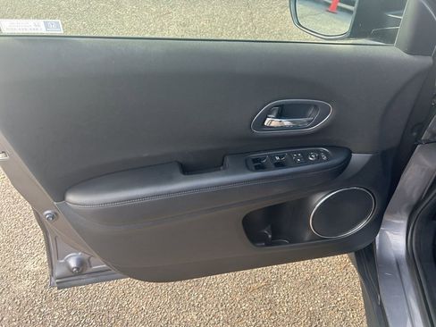 Used 2018 Honda HR-V EX image 14