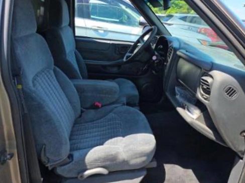 Used 2000 Chevrolet S10 Pickup LS w/ Preferred Equipment Group RWD image 10