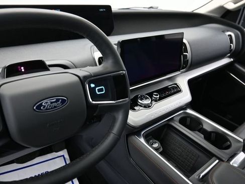 Used 2025 Ford Expedition Active image 24