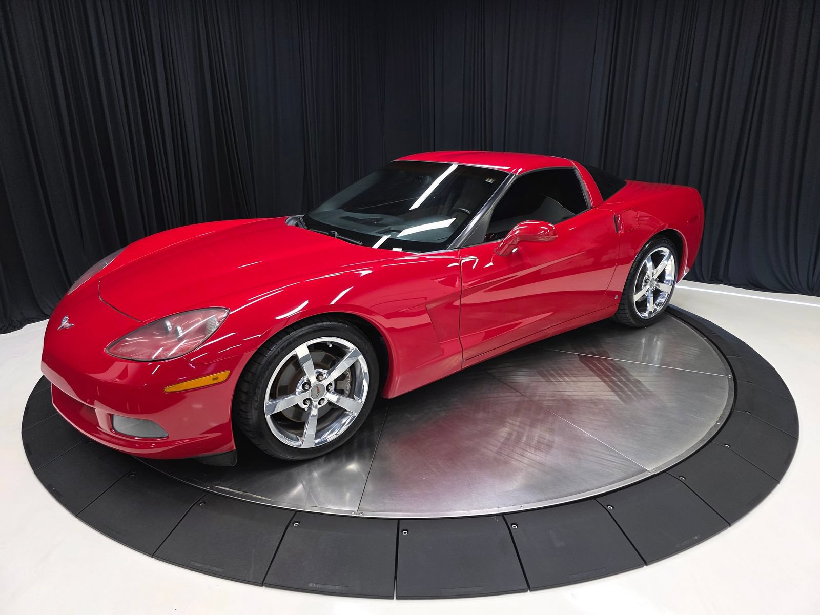 Used 2008 Chevrolet Corvette Coupe w/ Preferred Equipment Group RWD image 9