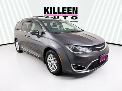 Used 2020 Chrysler Pacifica Touring-L FWD image 1