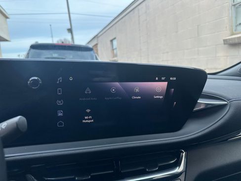 Used 2025 Buick Envista Sport Touring image 21