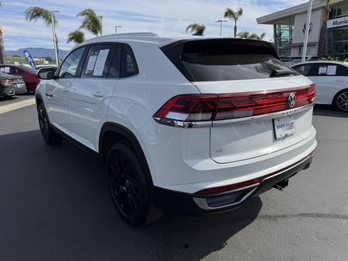 Used 2024 Volkswagen Atlas Cross Sport SE w/ Panoramic Sunroof Package image 8