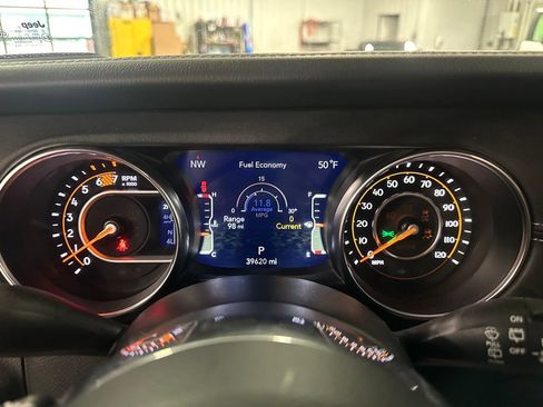 Used 2023 Jeep Wrangler Unlimited Sahara w/ Dual Top Group AWD/4WD image 15
