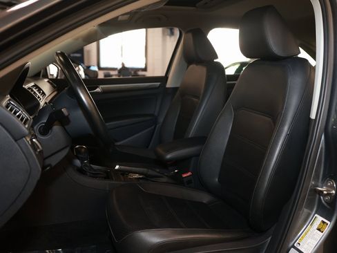 Used 2016 Volkswagen Passat 1.8T SE image 11