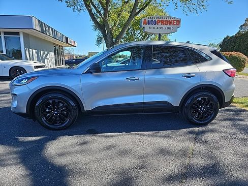 Used 2022 Ford Escape SE image 4