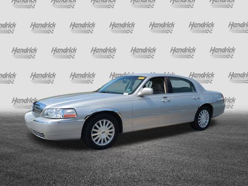 Used 2003 Lincoln Town Car Executive image 5