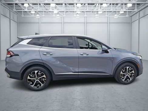 Used 2023 Kia Sportage EX FWD image 6
