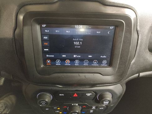 Used 2020 Jeep Renegade Altitude FWD image 25