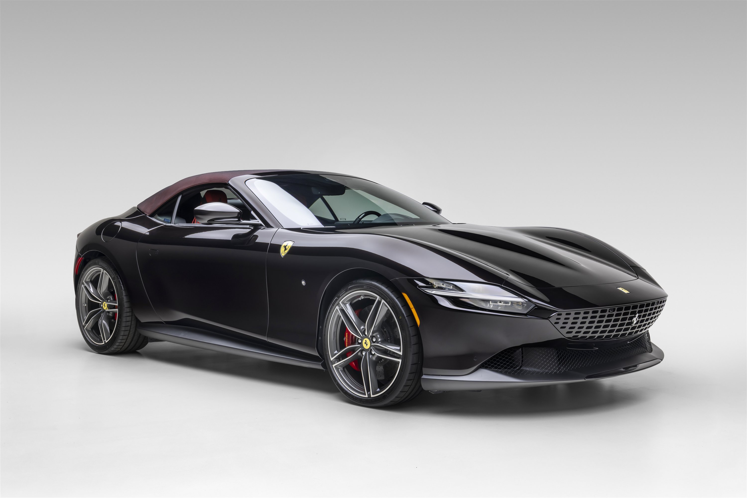 Certified 2026 Ferrari Roma Spider RWD image 12