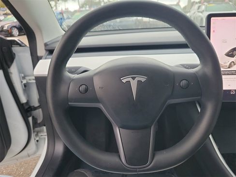 Used 2020 Tesla Model 3 Standard Range Plus image 18