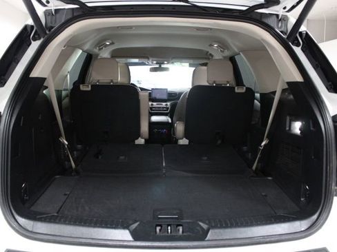 Used 2022 Ford Explorer XLT w/ Equipment Group 202A image 37