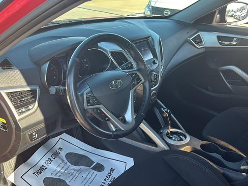Used 2017 Hyundai Veloster FWD image 14