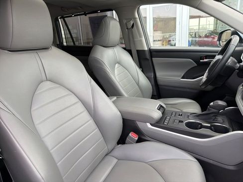 Certified 2022 Toyota Highlander XLE image 30