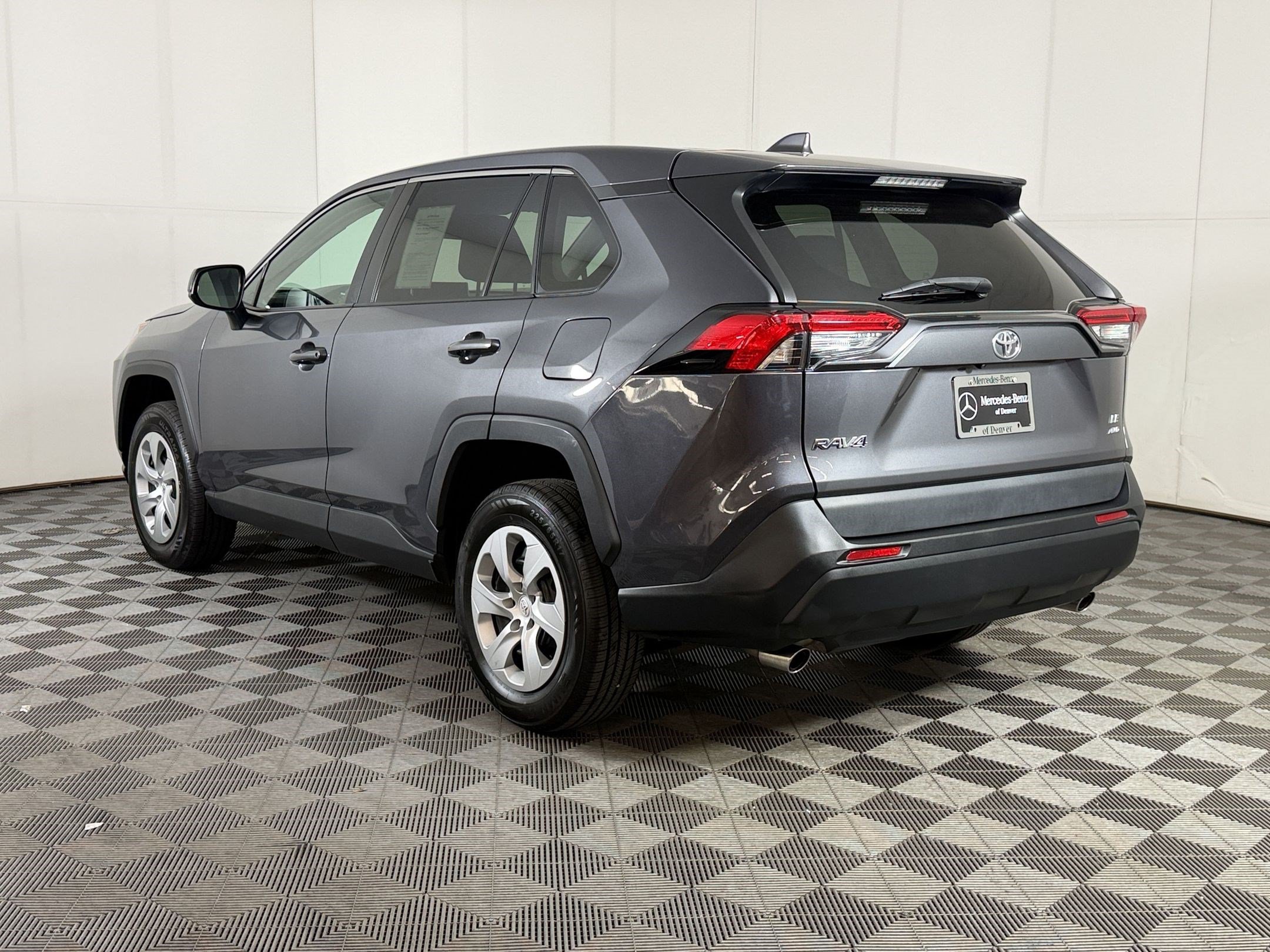 Used 2023 Toyota RAV4 LE AWD/4WD image 3