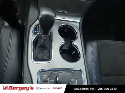 Used 2022 Jeep Grand Cherokee Laredo X AWD/4WD image 18