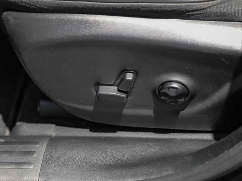 Used 2018 Jeep Cherokee Limited FWD image 19
