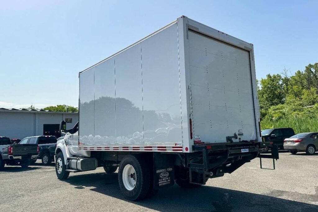 Used 2022 Ford F650 2WD Regular Cab Super Duty image 5