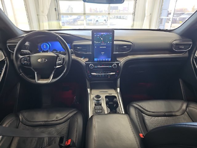 Used 2023 Ford Explorer Platinum w/ Technology Package AWD/4WD image 12
