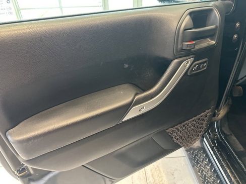 Used 2018 Jeep Wrangler Unlimited Sahara w/ Dual Top Group image 9