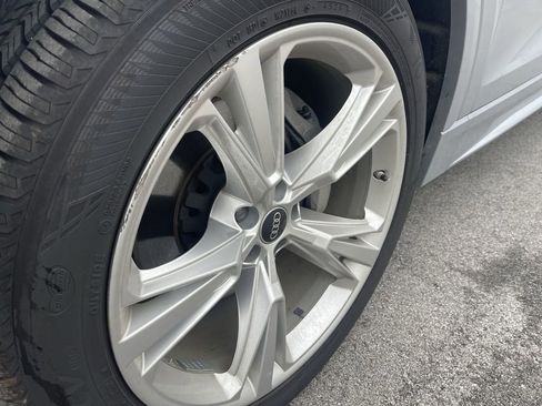 Used 2022 Audi Q8 Premium Plus image 10