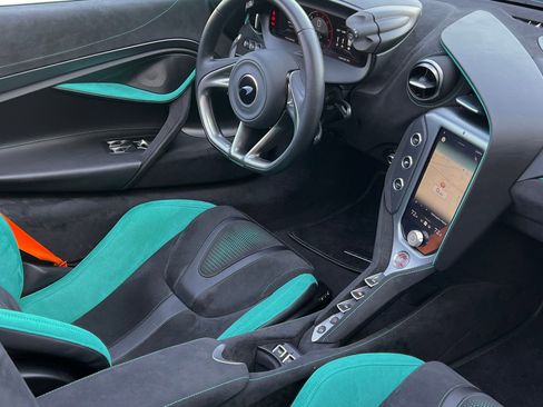 Used 2024 McLaren 750S Spider RWD image 22