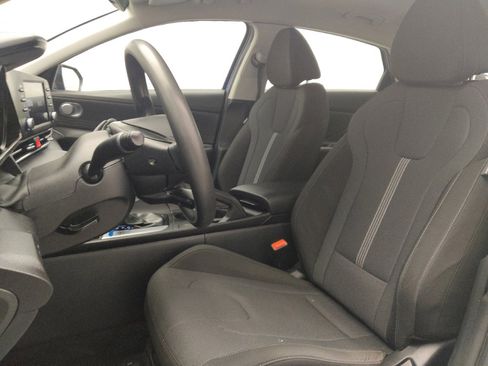 Used 2023 Hyundai Elantra SE w/ Preferred Accessory Package image 17