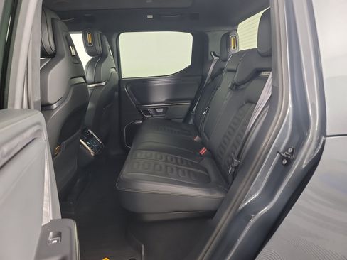 Used 2022 Rivian R1T Adventure AWD/4WD image 21