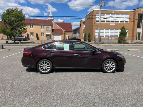 Used 2013 Toyota Avalon Limited w/ Technology Pkg FWD image 4