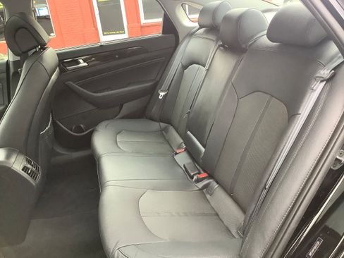 Used 2016 Hyundai Sonata Limited w/ Option Group 04 FWD image 12