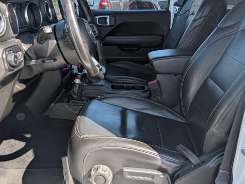 Used 2021 Jeep Wrangler Unlimited Sahara w/ Uconnect 4C Nav & Sound Group AWD/4WD image 5