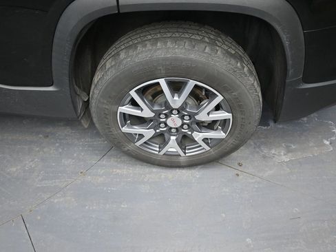 Used 2023 GMC Acadia SLT image 18