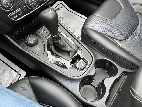 Used 2023 Jeep Cherokee Altitude Lux w/ Lux Elite Package image 24