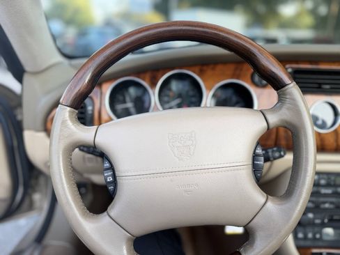 Used 2005 Jaguar XK8 Convertible RWD image 13