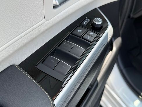 Certified 2025 Toyota Sienna Limited AWD/4WD image 19