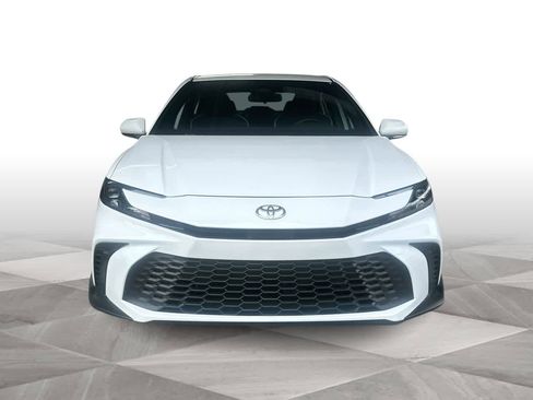 Used 2025 Toyota Camry SE FWD image 3