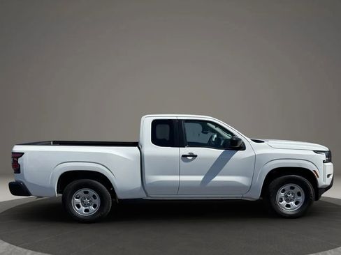 Used 2024 Nissan Frontier S RWD image 7
